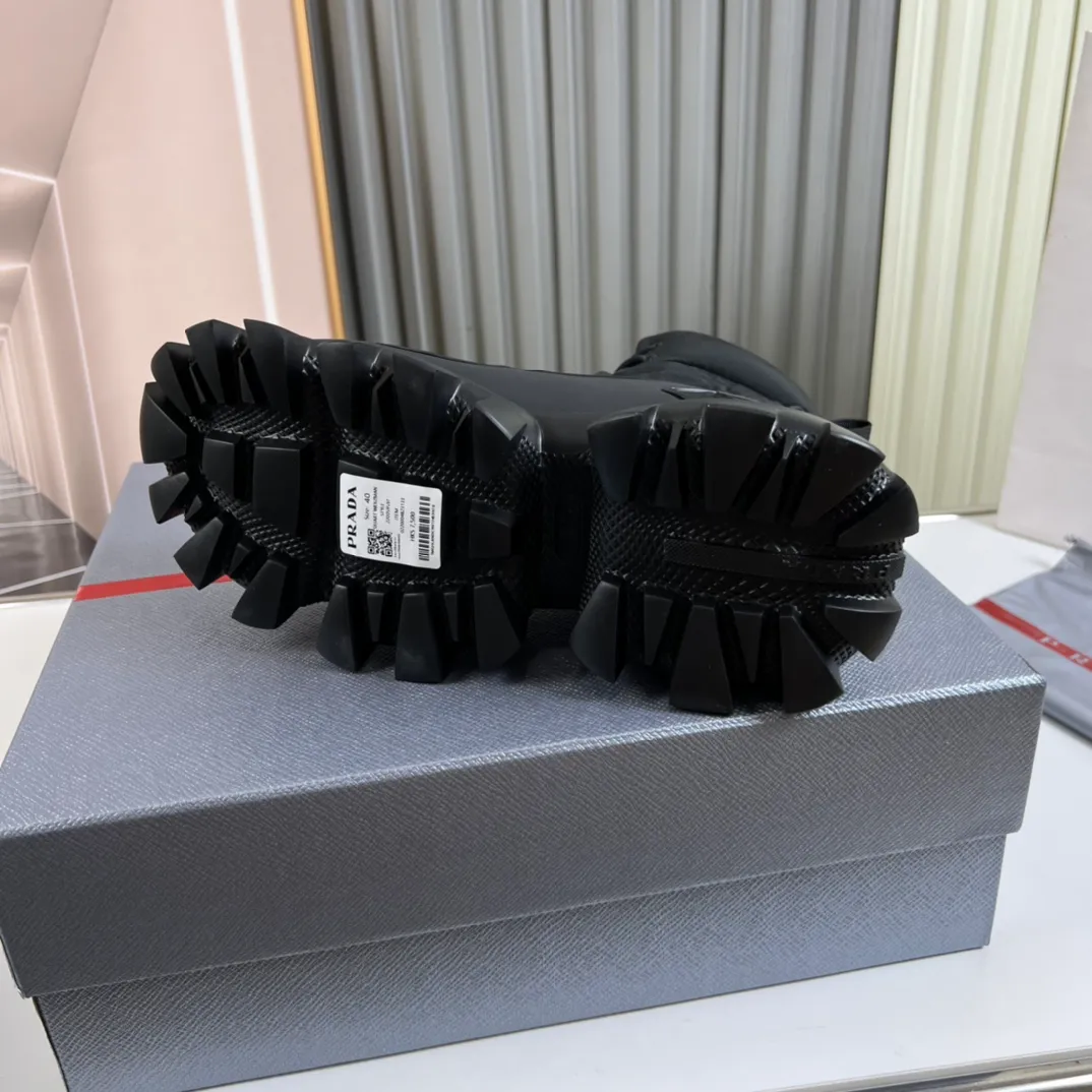 Men's shoes 💰620💰 [PRADA] Autumn and winter hot men's shoes shipped 👏Official website synchronized ⬆️Original fly-knit film fabric + cowhide lining, 1⃣️:1⃣️reproduction, original sole, 38-45 (45. Customized, non-refundable)